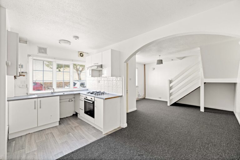 2 bedroom Terraced House in Folkestone, Kent