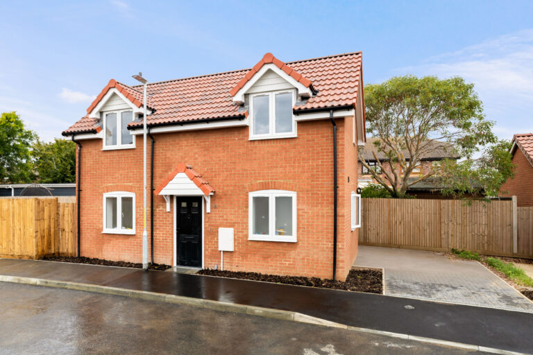 2 bedroom Detached House in Kent